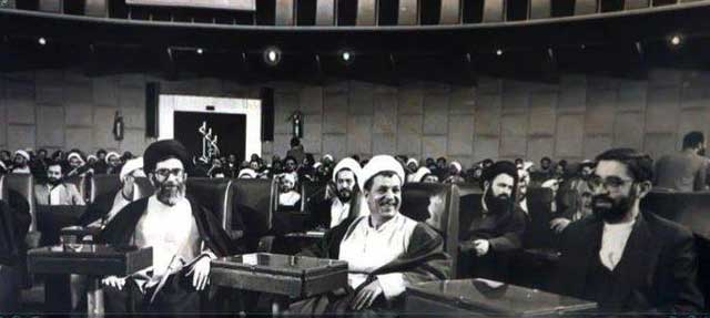 خامنه ای، رفسنجانی و موسوی، فرزندان نا مشروع خمینی و بنیان گذاران رژیم اسلامی، در کنار هم در مجلس ضد ملی دیده می شوند.