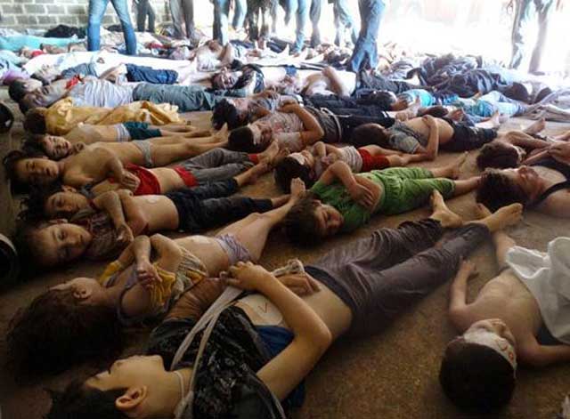 منظره دلخراش دیگری از قربانیان کشتار شیمیایی در سوریه که از خودکامگی بشار اسد نتیجه شده است.