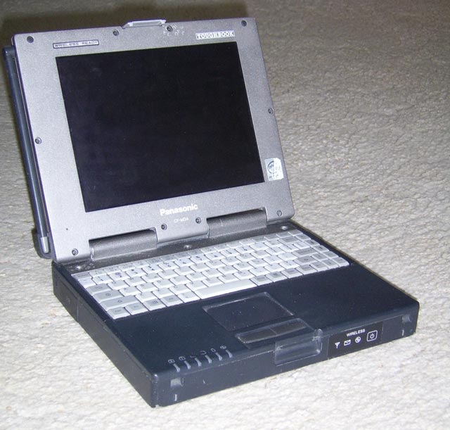 (این فرتور یکی از اولین لپ تاپ ها است :سال 1997 ...  اگر کمی منصف باشیم می بینیم که تا امروز تفاوت چندانی در لپ تاپها رخ نداده است!)