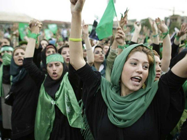 جنبش زنان در ایران، و ایستادگی اشان در برابر ظلم و زن ستیزی رژیم مایه افتخار و مباهات است. ما در راه آزادی زنان از هیچ کوشسی فروگزار نیستیم.