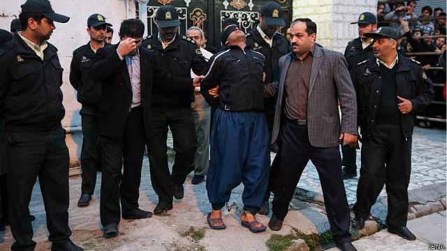 بلال برای اجرای حکم اعدام آورده می‌شود 