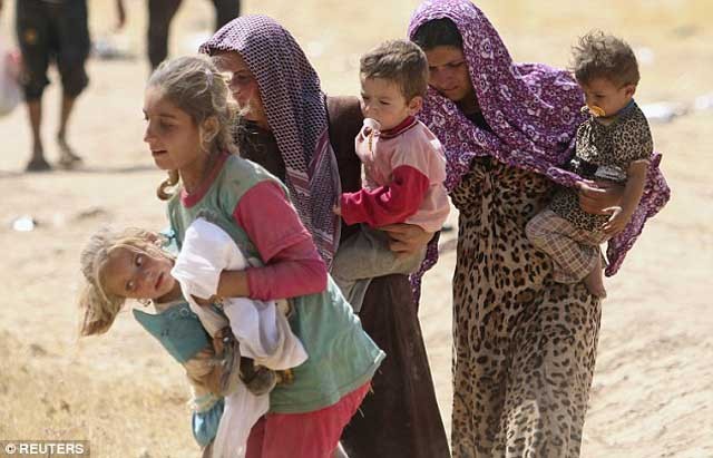 دختران ایزدی که ۲۰۰ تن  آنان در ماه ژون June سال گذشته دستگیر و پس از دست به دست شدن به وسیله افراد داعش در شهر رققای سوریه Raqqa به حراج گذاشته شدند.